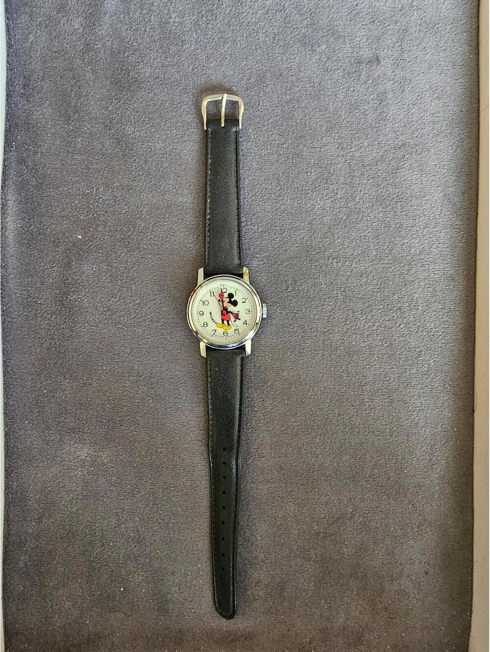 Vintage Bradley Mickey Mouse Watch (needs battery) - Picture 2 of 4